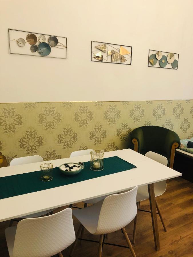 Modern Classic On Kiraly Budapest Kültér fotó